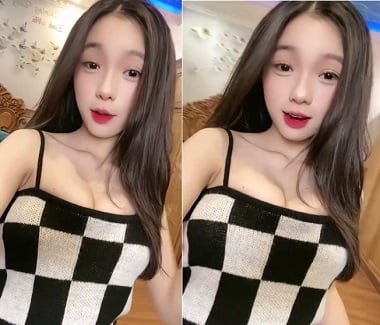 Đút cặc vào cô gái xinh đẹp đang mặc áo caro trong phòng tắm