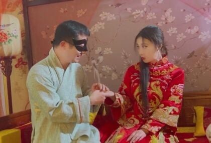 Quý tử mê hoặc cô gái xinh đẹp để chịch nhau