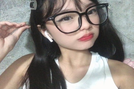 Mang đẳng cấp: Mặt xinh, body hot, đỉnh cao chỉ khi được theo đuổi mãi mà không thấy thỏa mãn.